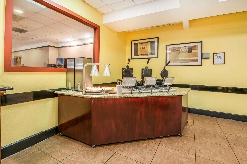Comfort Inn & Suites Kissimmee By the Parks image 1